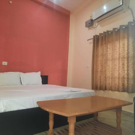 Sky Inn Paying Guest House Waranasi Zewnętrze zdjęcie