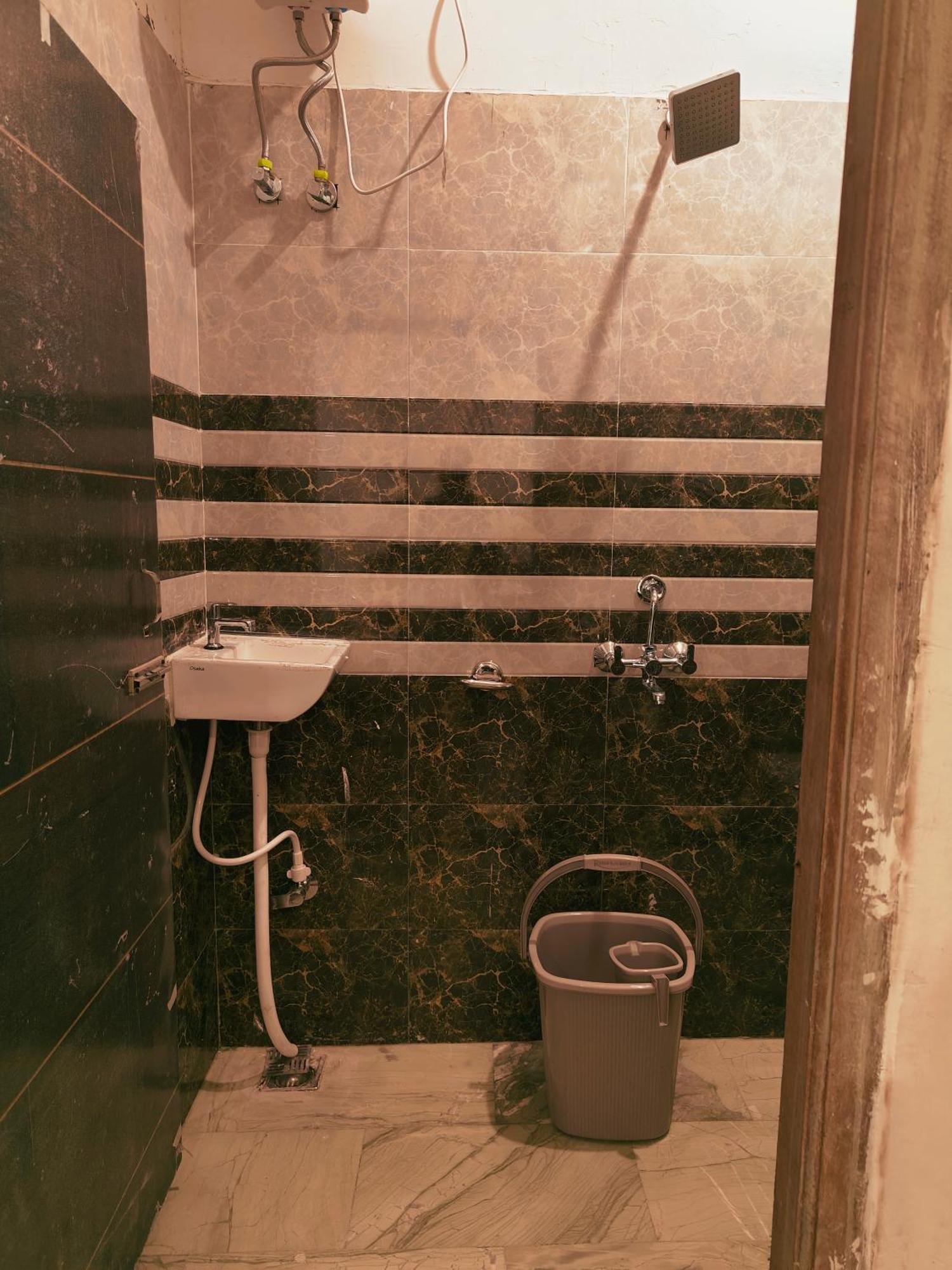 Sky Inn Paying Guest House Waranasi Zewnętrze zdjęcie
