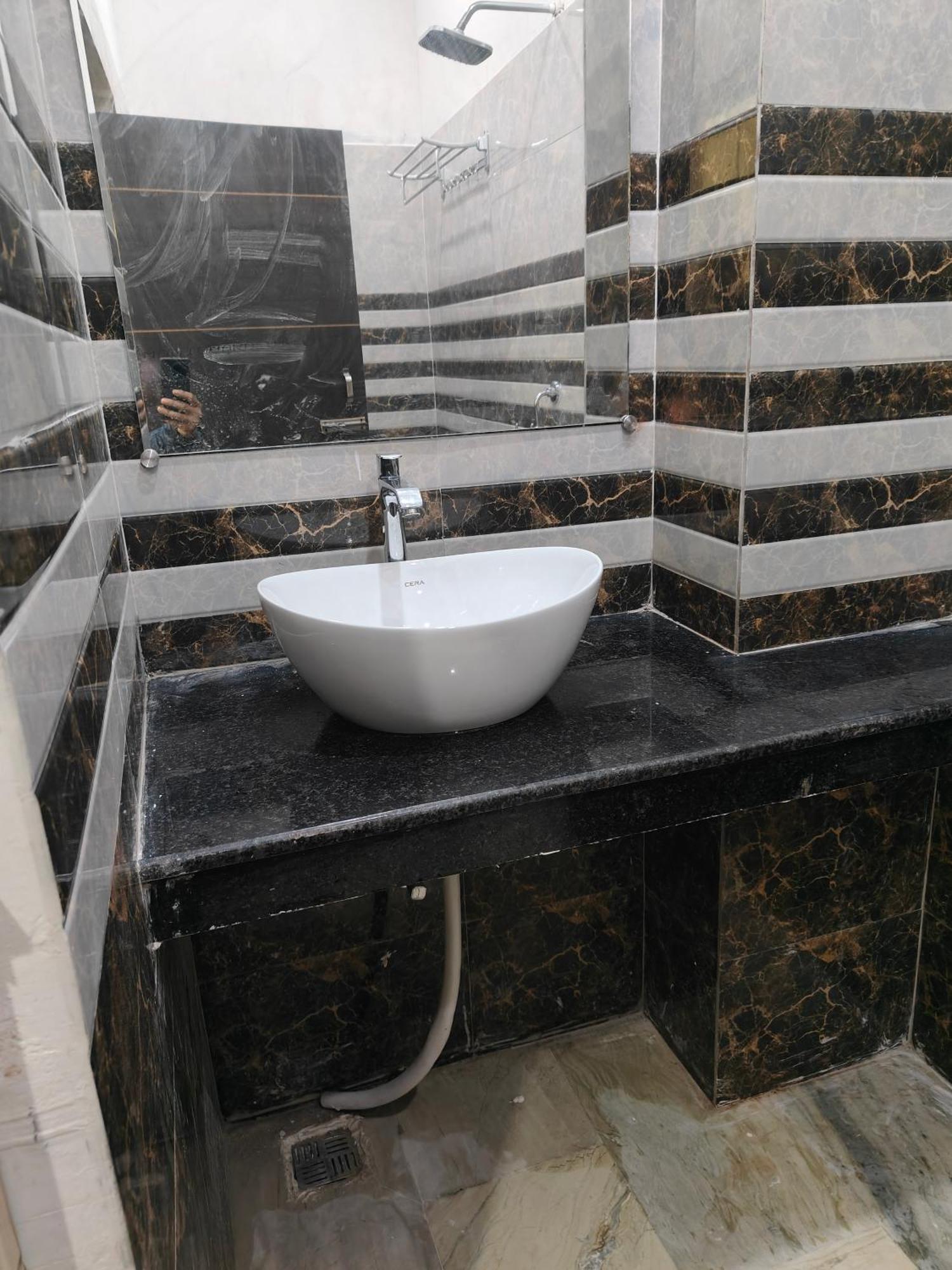 Sky Inn Paying Guest House Waranasi Zewnętrze zdjęcie